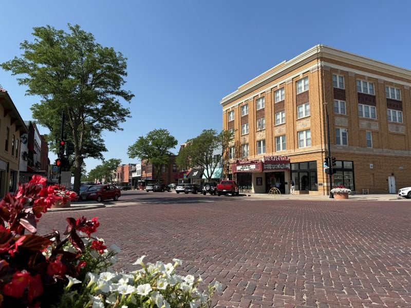 IMG 5232 The Bricks Disctrict Downtown Kearney NE 800 x 600 80q 116kb